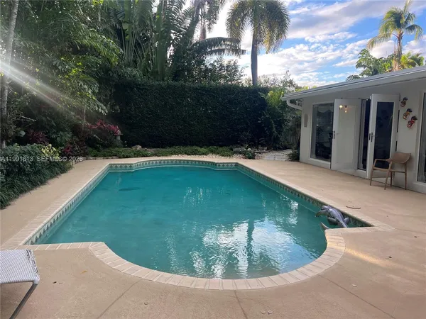 $3,275,000 | 204 Westwood Drive, Key Biscayne, FL 33149