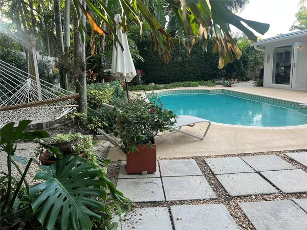 $3,275,000 | 204 Westwood Drive, Key Biscayne, FL 33149