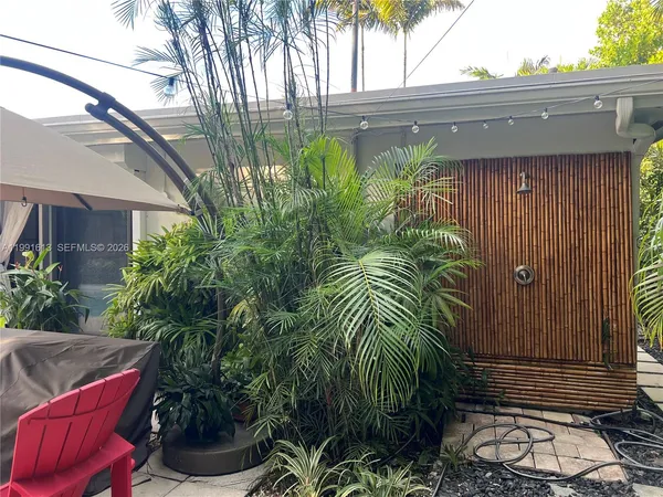 $3,275,000 | 204 Westwood Drive, Key Biscayne, FL 33149