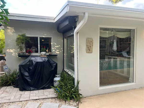$3,275,000 | 204 Westwood Drive, Key Biscayne, FL 33149