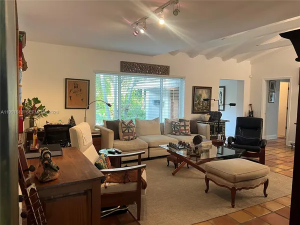 $3,275,000 | 204 Westwood Drive, Key Biscayne, FL 33149