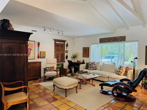 $3,275,000 | 204 Westwood Drive, Key Biscayne, FL 33149