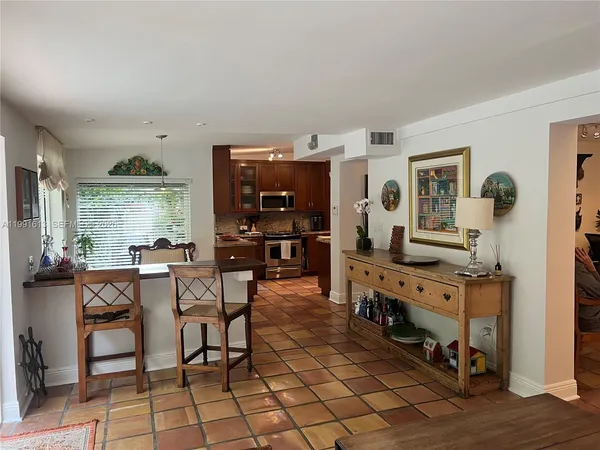 $3,275,000 | 204 Westwood Drive, Key Biscayne, FL 33149