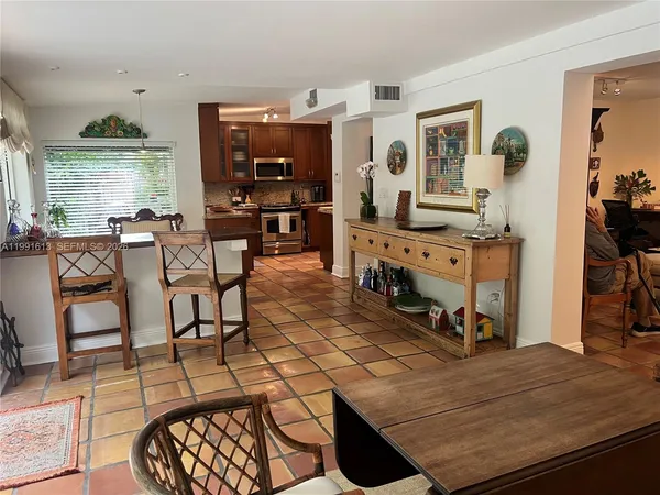 $3,275,000 | 204 Westwood Drive, Key Biscayne, FL 33149