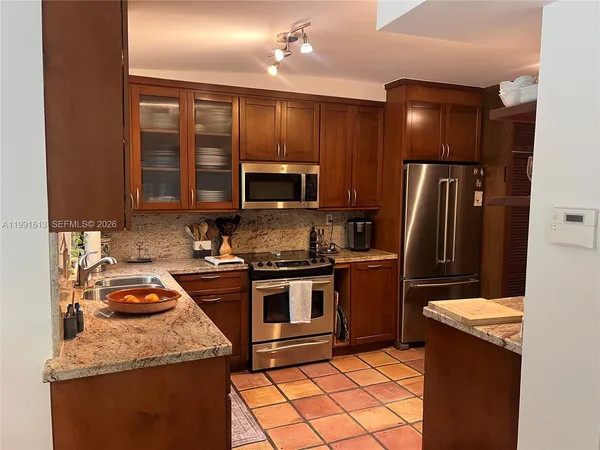 $3,275,000 | 204 Westwood Drive, Key Biscayne, FL 33149