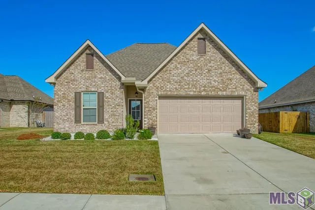 $299,995 | 1647 Rangeland Avenue, Zachary, LA 70791