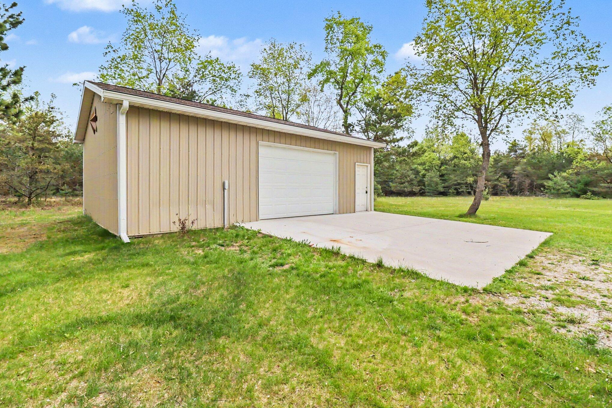 3175 West Hansen Road Ludington, MI 49431 - Photo 5 of 31 024_file_4668