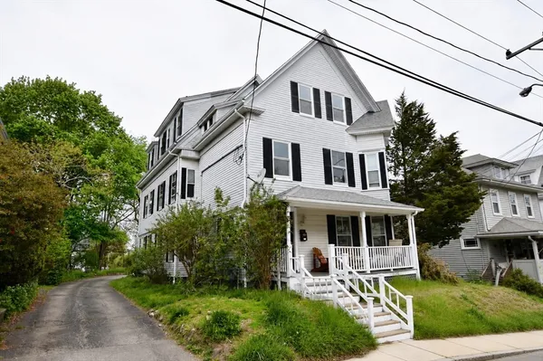 $2,900 | 19 Clyfton Street, Unit 3, Plymouth, MA 02360