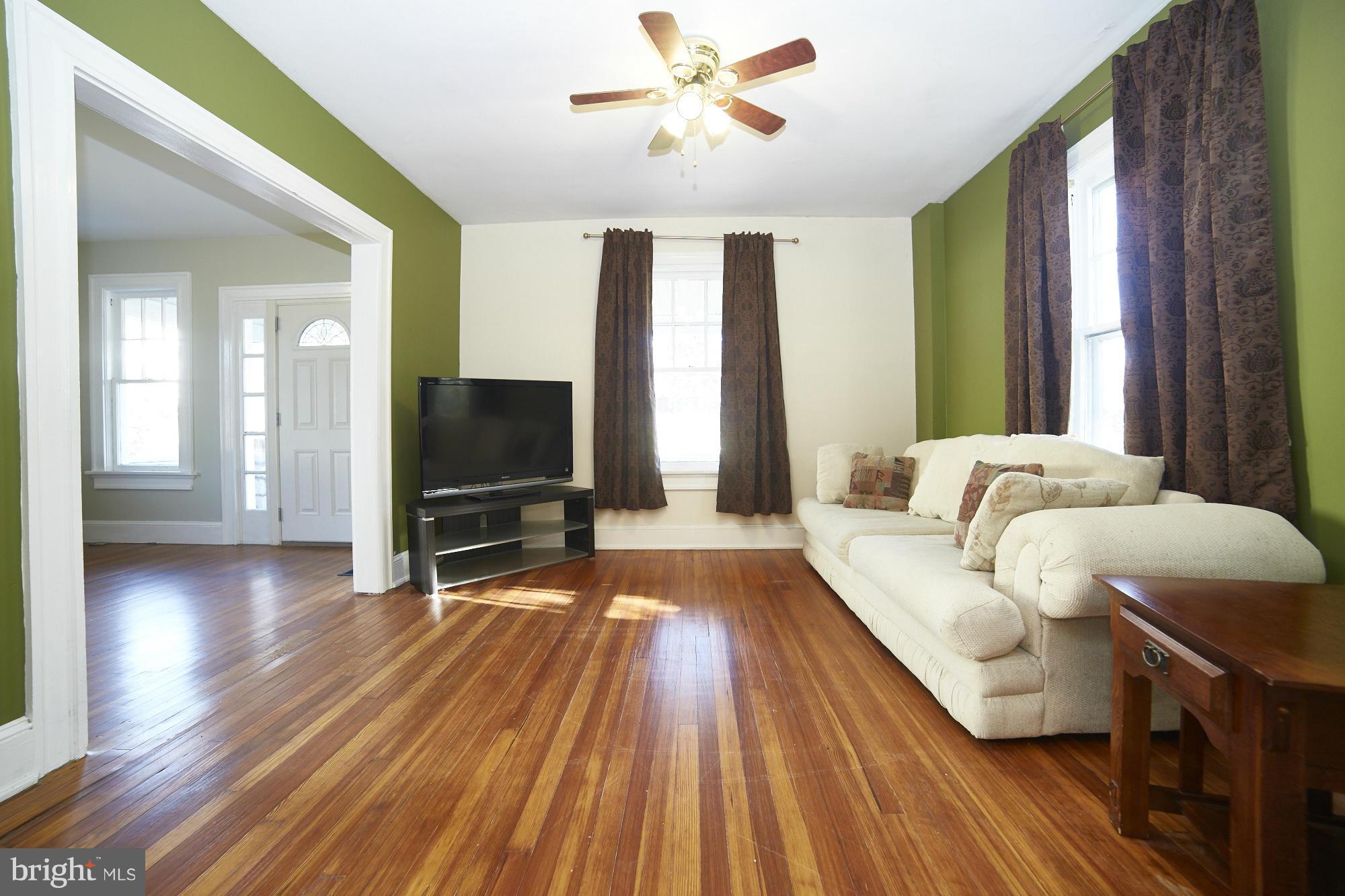 103 Hanover Road Reisterstown, MD 21136 - Photo 10 of 26 Living Room