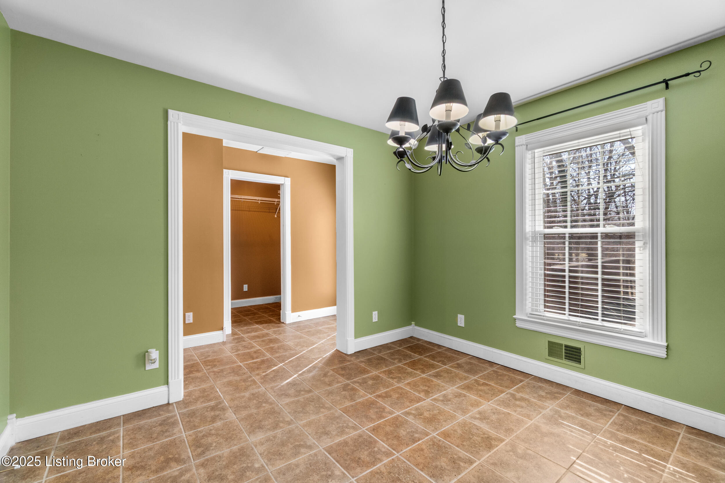 1028 Stone House Ridge Road Bardstown, KY 40004 - Photo 19 of 81 Dining room