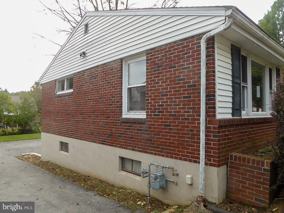 19 Wingert Road Reading, PA 19610 - Photo 3 of 14 Gallery Image 3