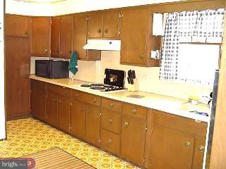 12 West Neversink Road Reading, PA 19606 - Photo 4 of 6 Gallery Image 4