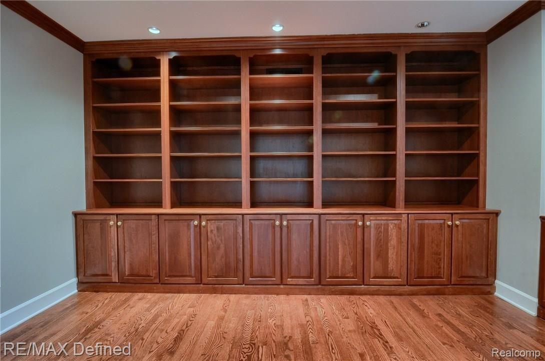 4237 Fieldbrook Road West Bloomfield, MI 48323 - Photo 9 of 41 Library.jpg