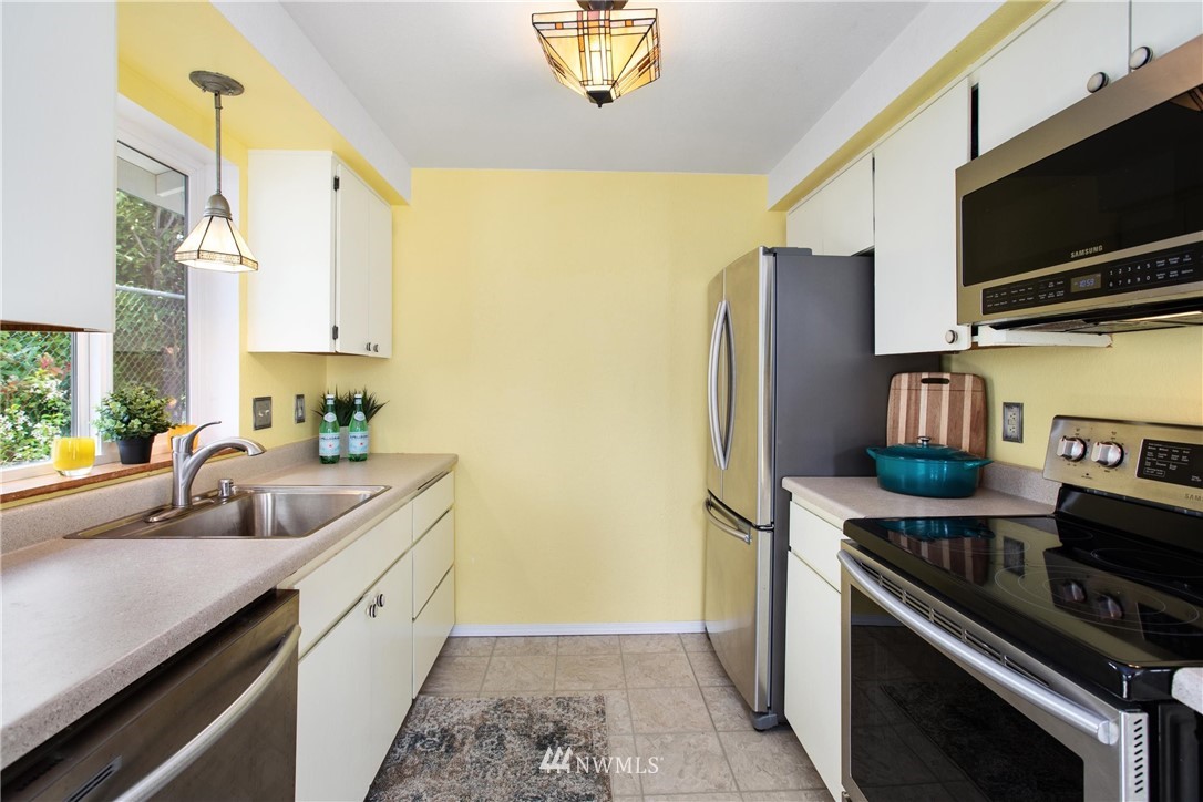 1618 Rockefeller Avenue Everett, WA 98201 - Photo 8 of 38