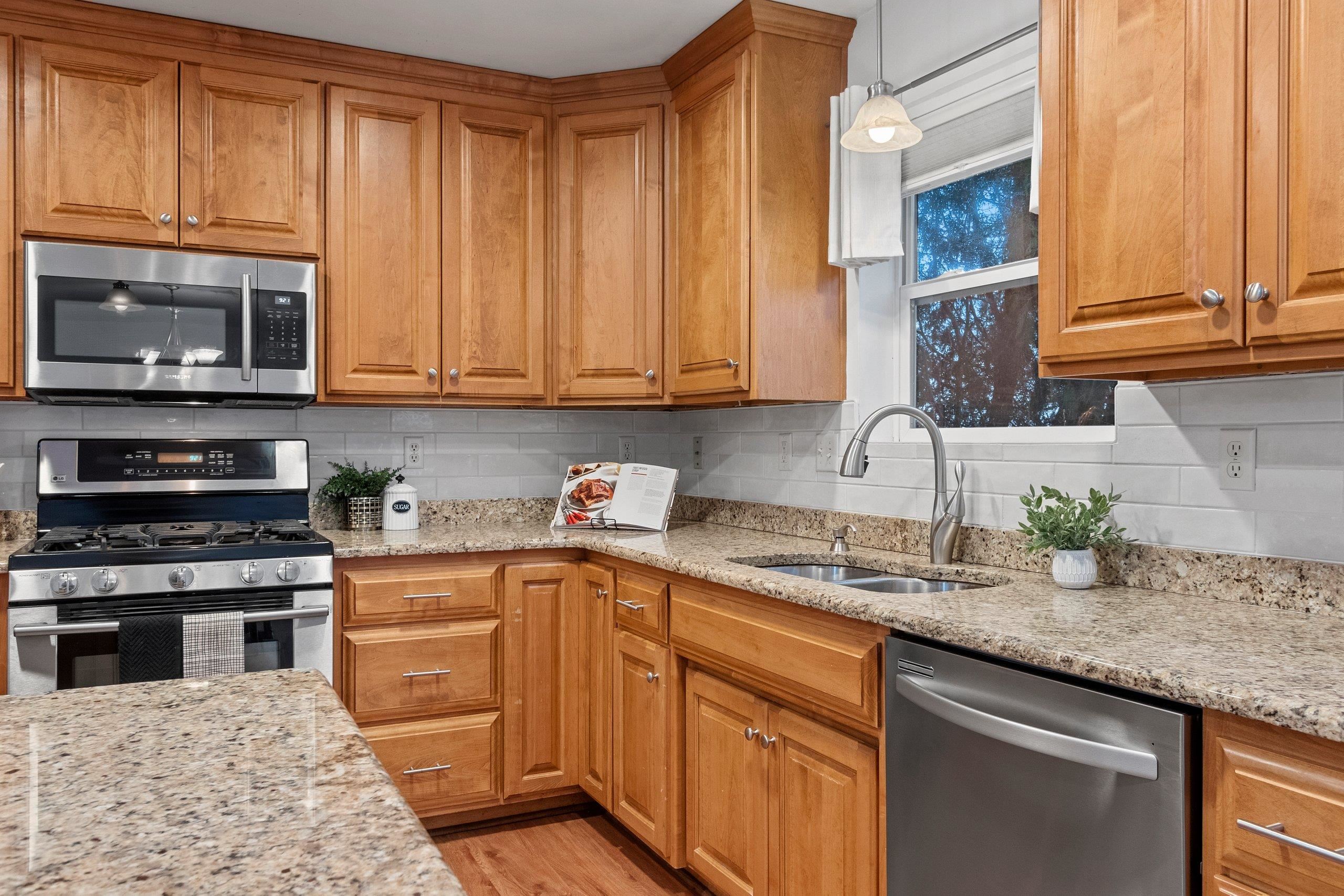 854 Krause Road Green Bay, WI 54313 - Photo 12 of 56