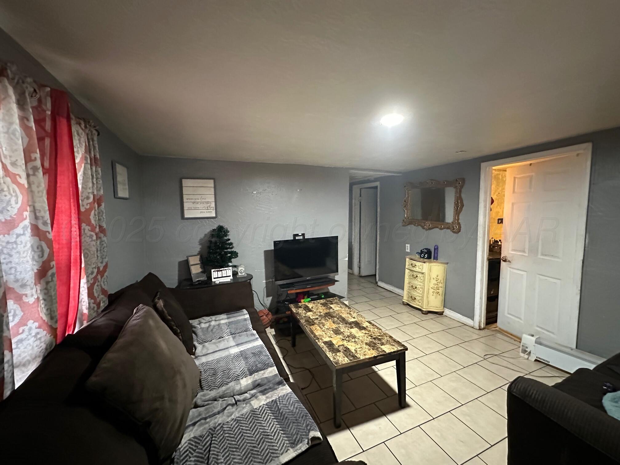 801 Russell Street Amarillo, TX 79104 - Photo 2 of 18 801 Russell - Living V2