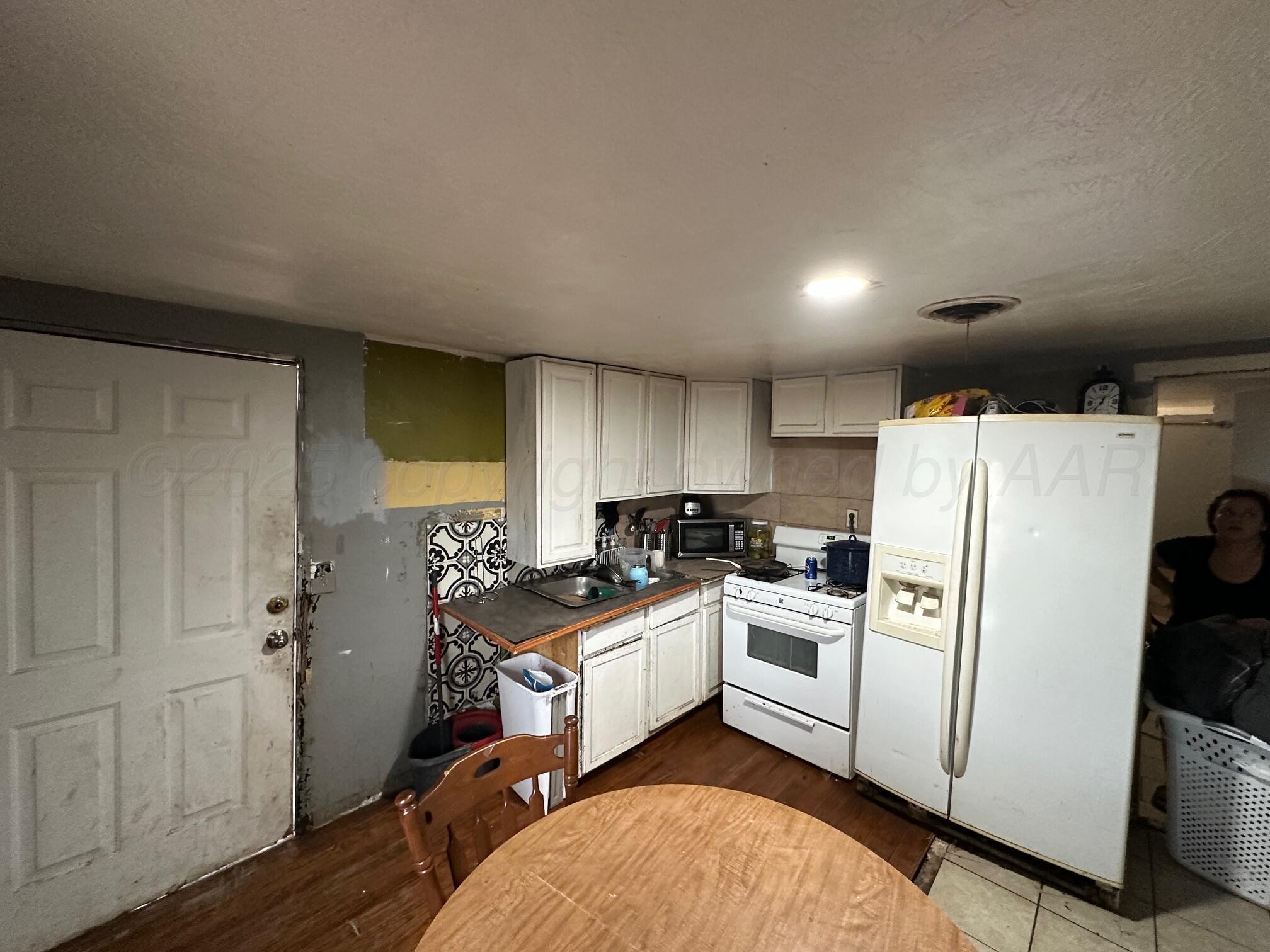 801 Russell Street Amarillo, TX 79104 - Photo 6 of 18 801 Russell - Kitchen V3