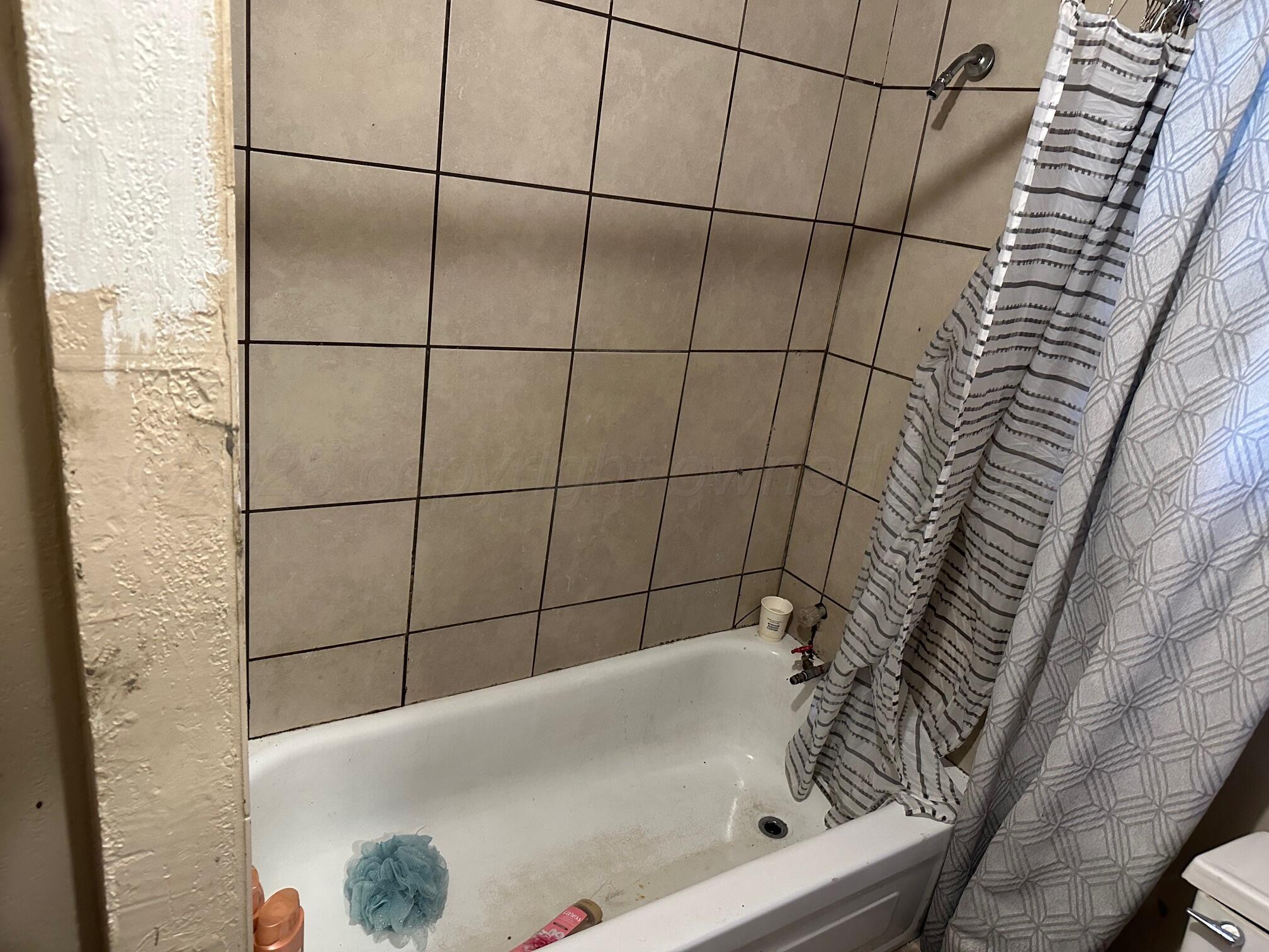 801 Russell Street Amarillo, TX 79104 - Photo 9 of 18 801 Russell - Bath