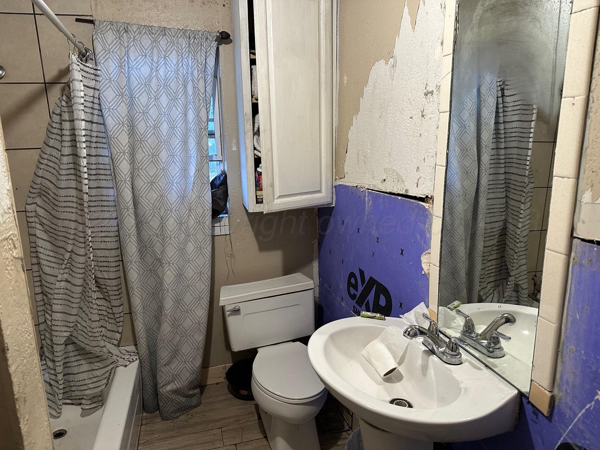 801 Russell Street Amarillo, TX 79104 - Photo 10 of 18 801 Russell - Bath V2