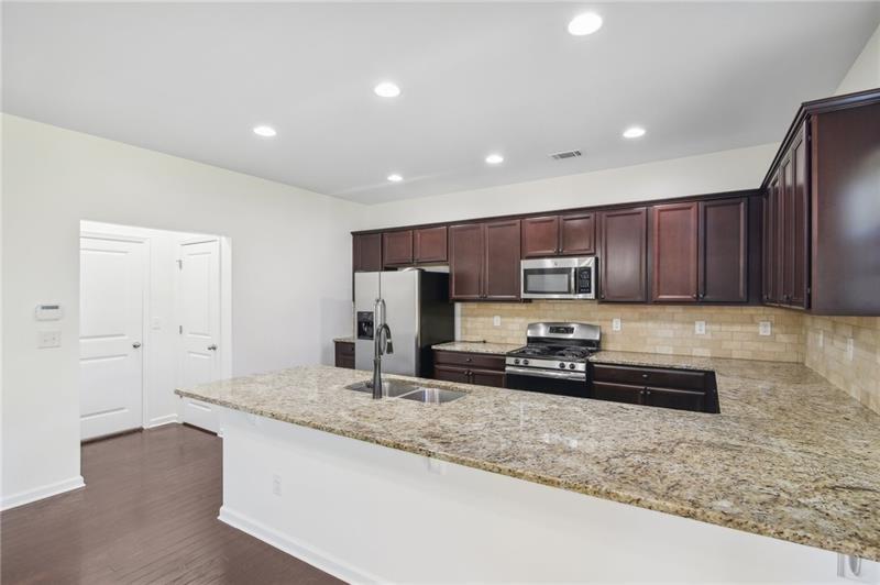 5770 Rialto Way, Unit R Cumming, GA 30040 - Photo 8 of 46 Gallery Image 8