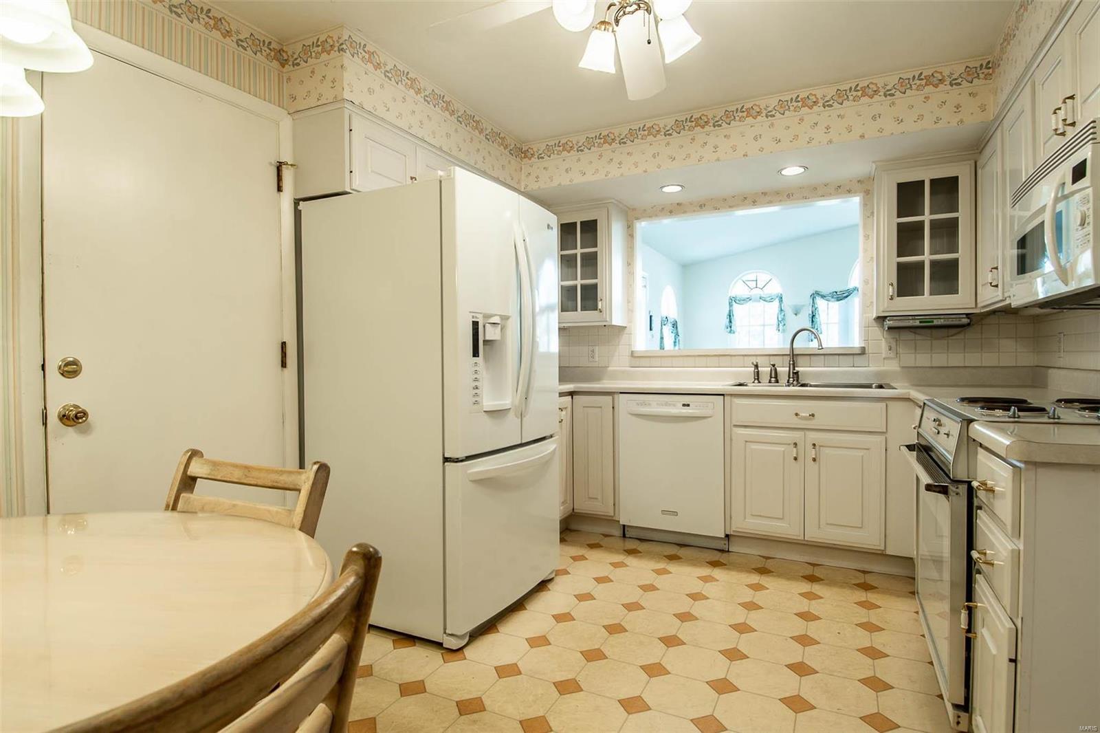 9831 Ridgely Lane St. Louis, MO 63123 - Photo 8 of 35 Gallery Image 8