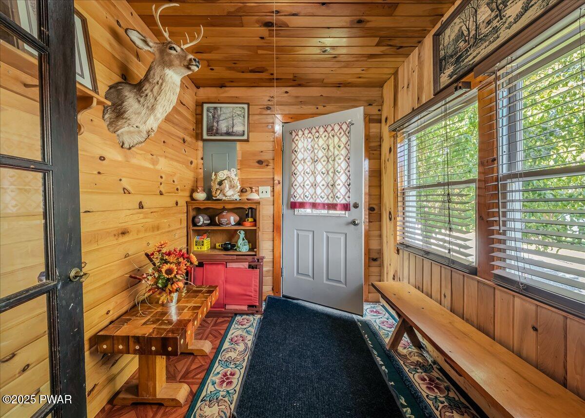 127 Wynooska Road Greentown, PA 18426 - Photo 21 of 32 Foyer
