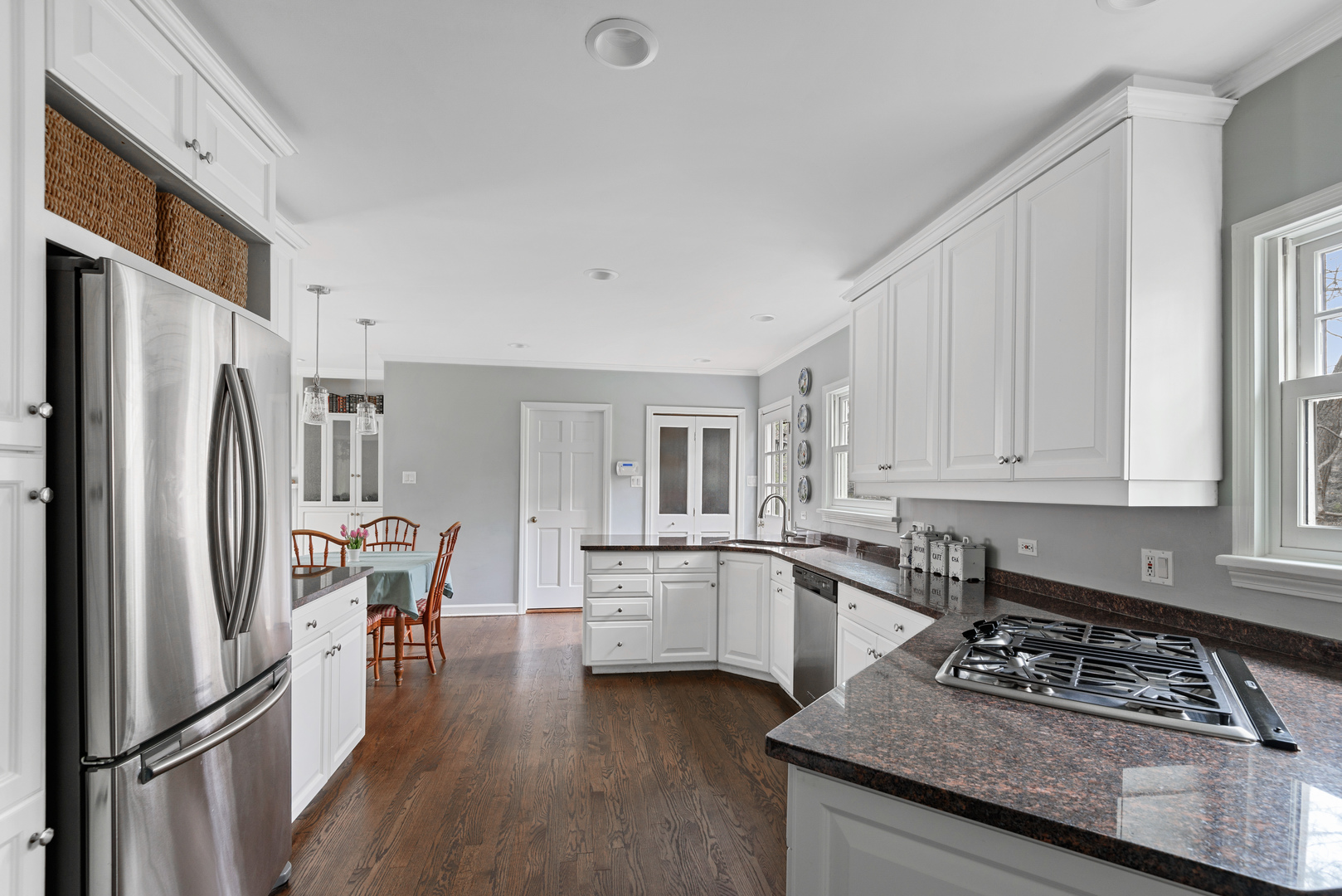 535 Willow Road Winnetka, IL 60093 - Photo 14 of 40