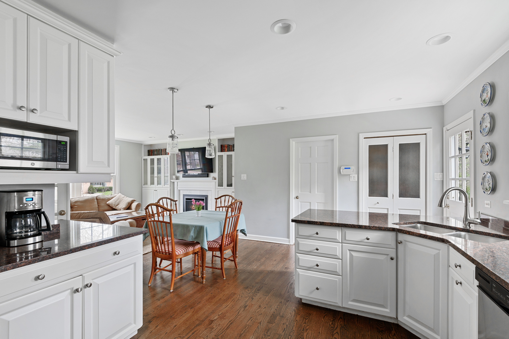 535 Willow Road Winnetka, IL 60093 - Photo 15 of 40