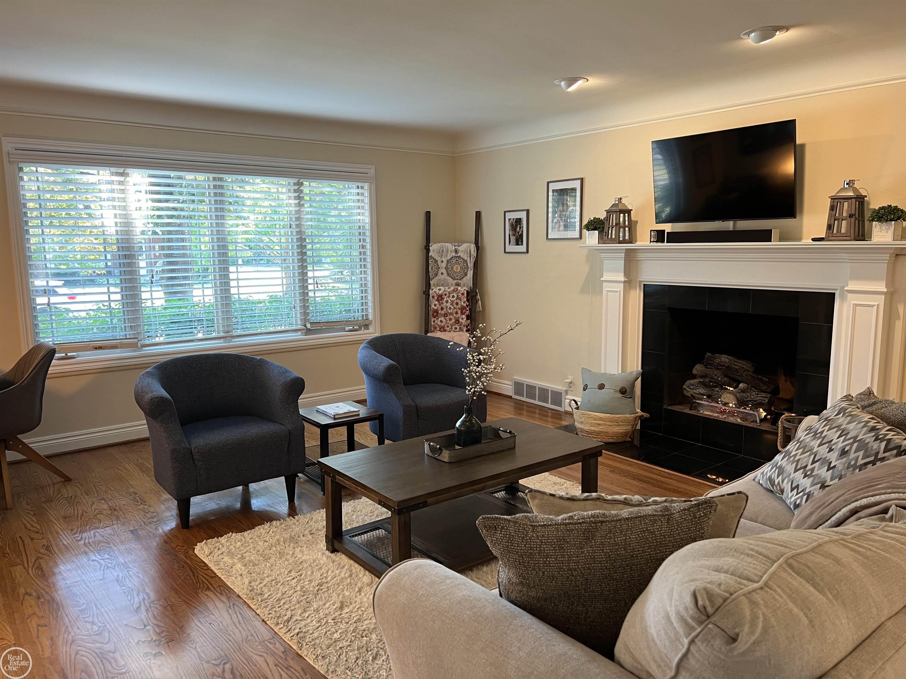 1870 Prestwick Road Grosse Pointe Woods, MI 48236 - Photo 11 of 66