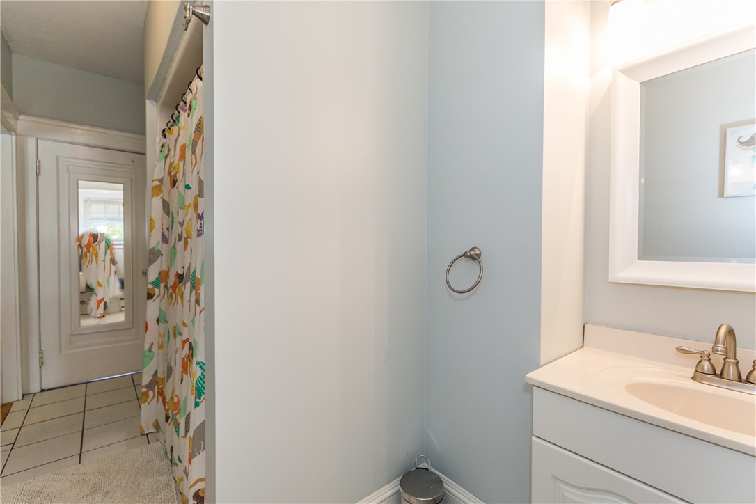 43 Brookwood Road Cranston, RI 02910 - Photo 22 of 33 Bathroom