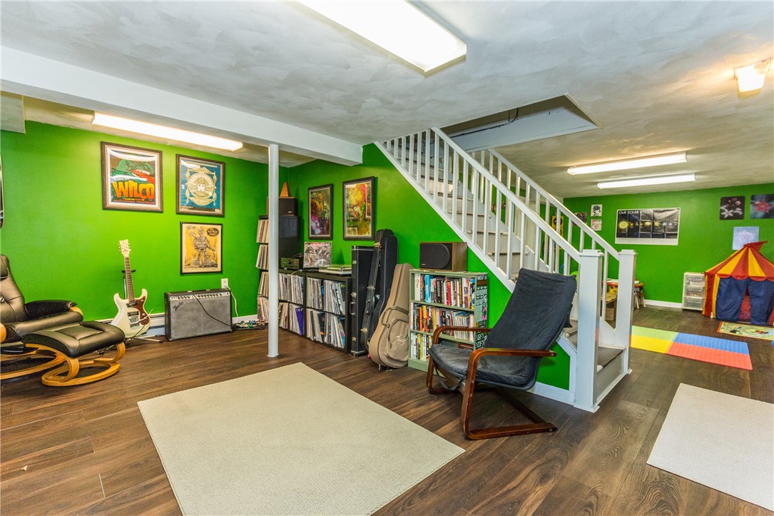 43 Brookwood Road Cranston, RI 02910 - Photo 27 of 33 Gallery Image 27