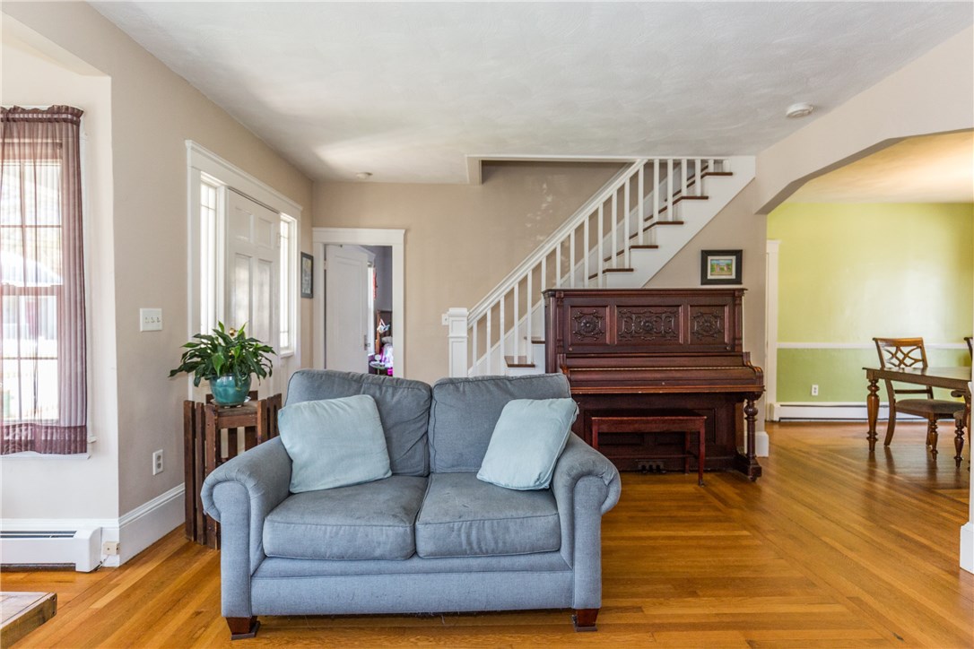 43 Brookwood Road Cranston, RI 02910 - Photo 5 of 33 Living Room