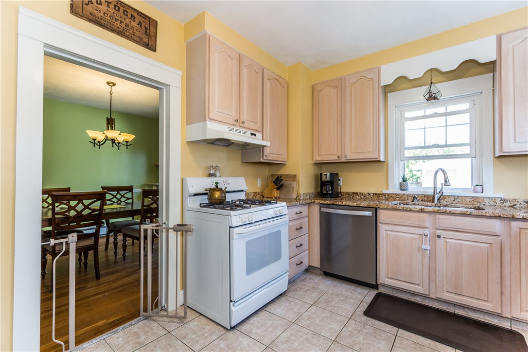 43 Brookwood Road Cranston, RI 02910 - Photo 7 of 33 Kitchen