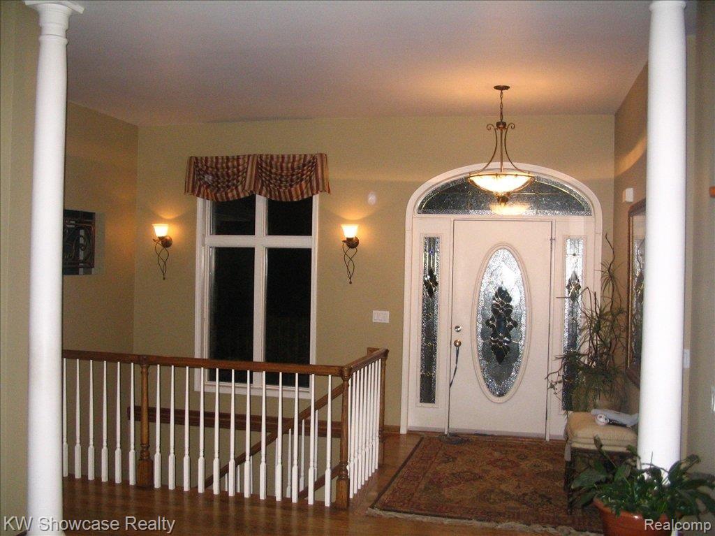 9489 Cherrywood Road Clarkston, MI 48348 - Photo 10 of 19 Beautiful Foyer