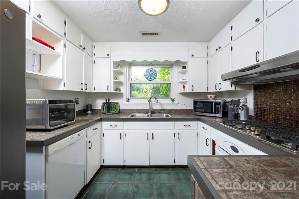 191 Spring Mountain Road Fairview, NC 28730 - Photo 14 of 30 Gallery Image 14