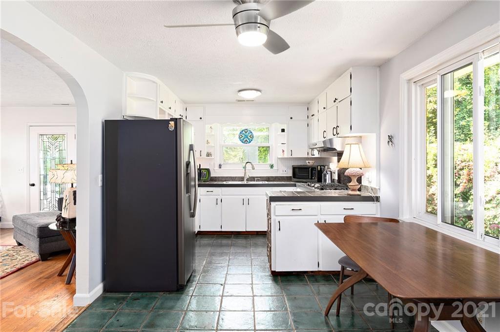 191 Spring Mountain Road Fairview, NC 28730 - Photo 16 of 30 Gallery Image 16
