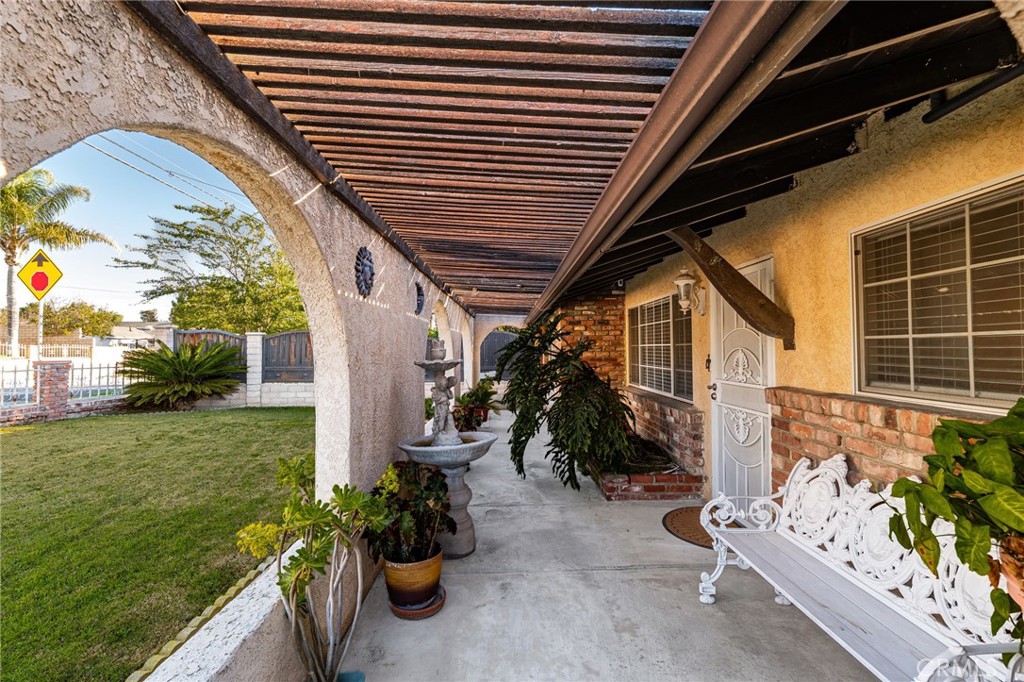 10428 Keller Avenue Riverside, CA 92505 - Photo 4 of 46