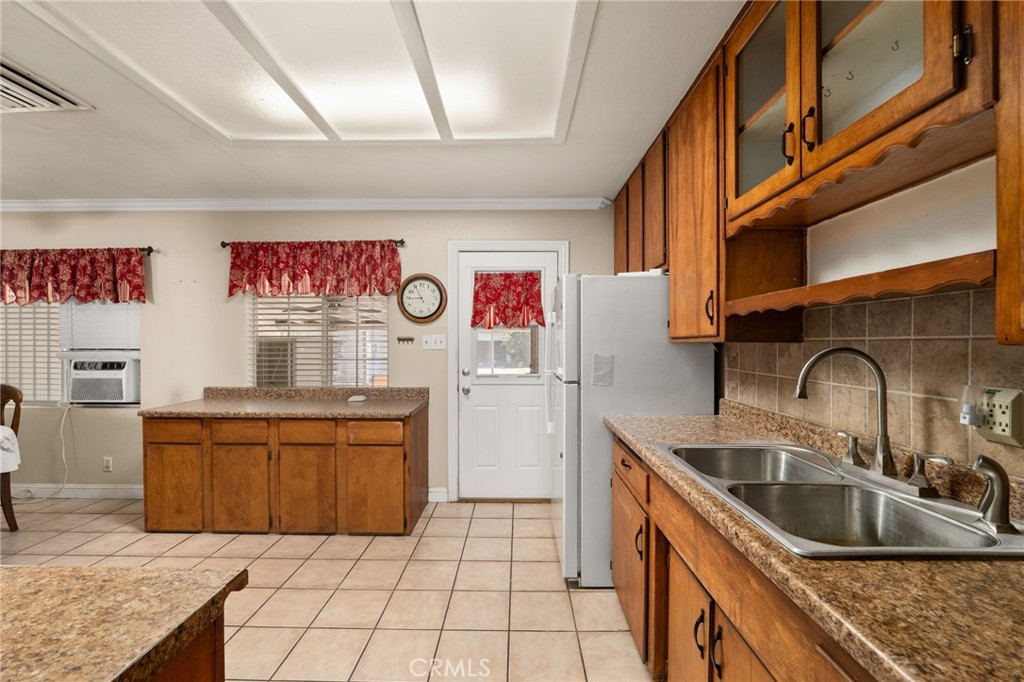 10428 Keller Avenue Riverside, CA 92505 - Photo 10 of 46