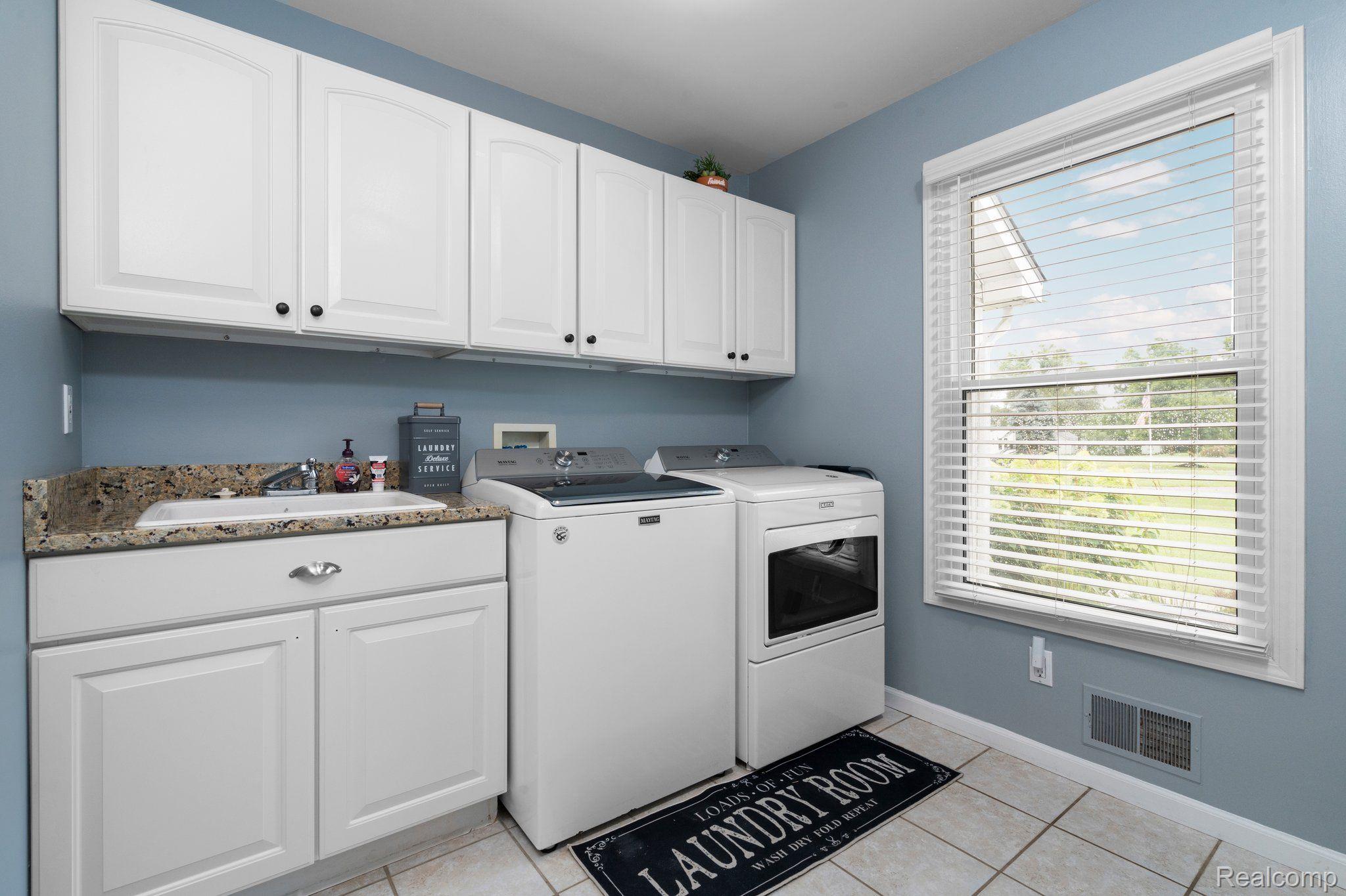 3310 Middle Road Highland, MI 48357 - Photo 39 of 45 Laundry