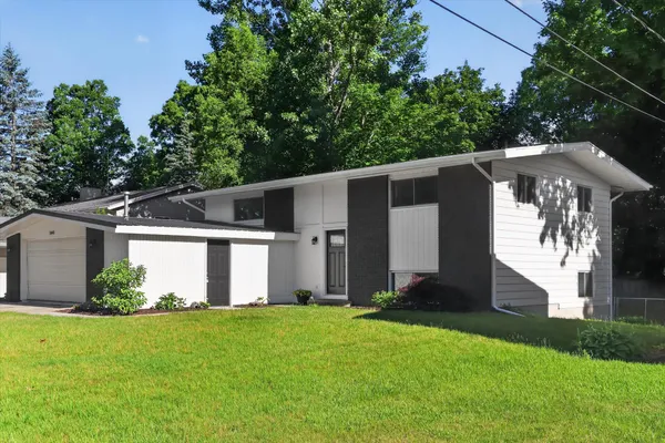 $384,999 | 5043 New Orleans Street Northeast, Rockford, MI 49341