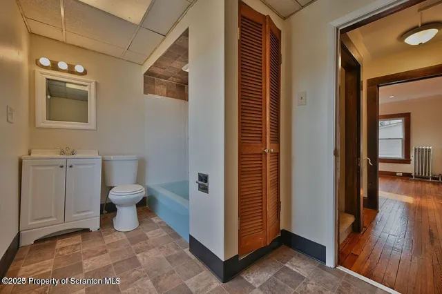 a picture of a bench in the floor