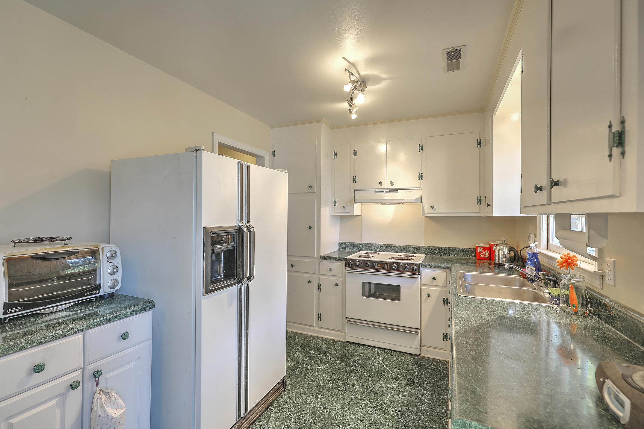 1810 Christian Road Charleston, SC 29407 - Photo 8 of 21 Kitchen