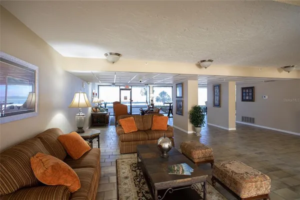 $5,200 | 17940 Gulf Boulevard, Unit 6E, Redington Shores, FL 33708