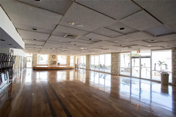 $5,200 | 17940 Gulf Boulevard, Unit 6E, Redington Shores, FL 33708