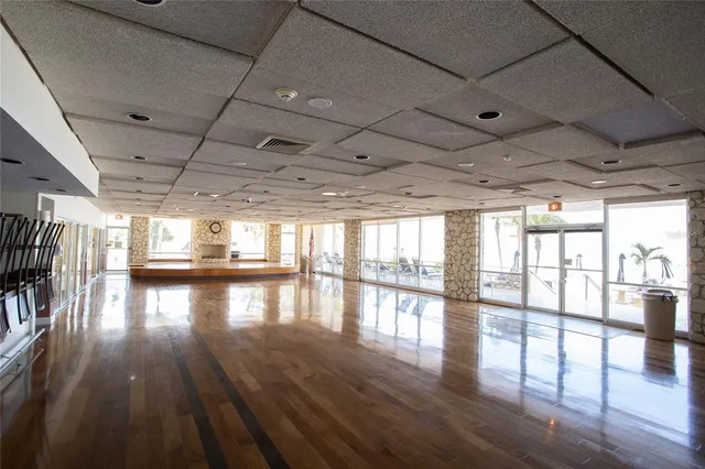 $5,200 | 17940 Gulf Boulevard, Unit 6E, Redington Shores, FL 33708