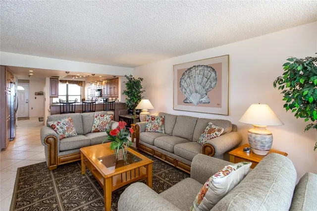 $5,200 | 17940 Gulf Boulevard, Unit 6E, Redington Shores, FL 33708