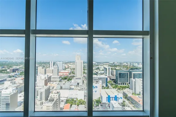 $2,300 | 133 Northeast 2nd Avenue, Unit 1915, Miami, FL 33132