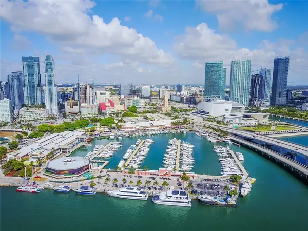 $2,300 | 133 Northeast 2nd Avenue, Unit 1915, Miami, FL 33132