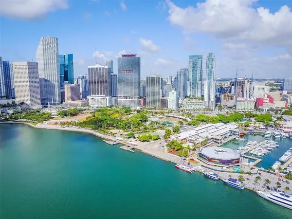 $2,300 | 133 Northeast 2nd Avenue, Unit 1915, Miami, FL 33132