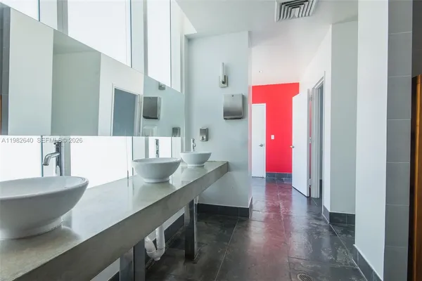 $2,300 | 133 Northeast 2nd Avenue, Unit 1915, Miami, FL 33132